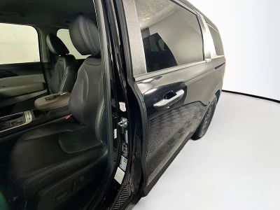 2025 Kia Carnival — photo 12 view