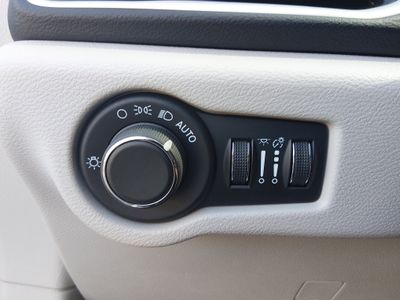 2023 Chrysler Voyager — photo 13 view