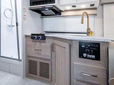 2026 Thor Motor Coach Chateau - Photo 13
