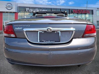 2004 Chrysler Sebring — detail view