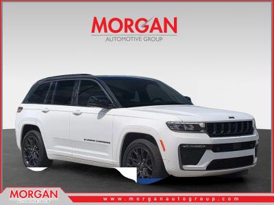 2026 Jeep Grand Cherokee Summit in White/off-white — front three-quarter view