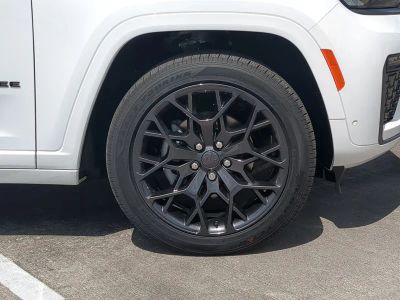 2026 Jeep Grand Cherokee — photo 11 view
