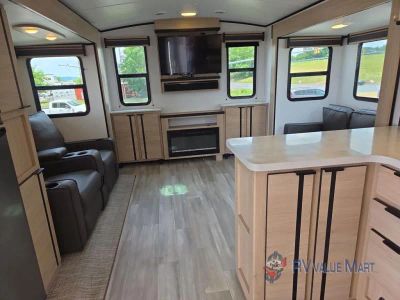 2022 Cruiser Radiance Ultra Lite — photo 19 view