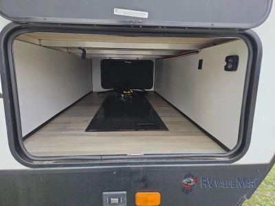 2022 Cruiser Radiance Ultra Lite — photo 13 view
