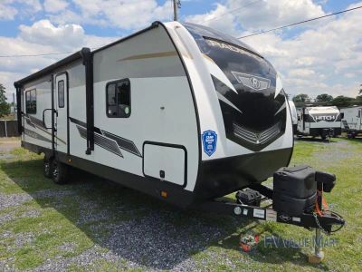 2022 Cruiser Radiance Ultra Lite — front three-quarter view