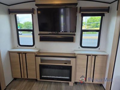 2022 Cruiser Radiance Ultra Lite — photo 23 view