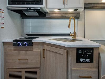 2026 Thor Motor Coach Four Winds - Photo 13