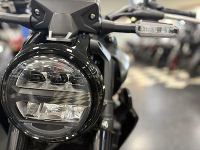 2025 Honda CB300R - Photo 6