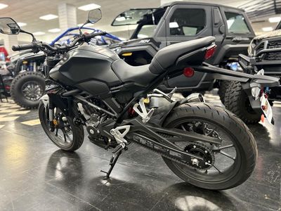 2025 Honda CB300R - Photo 4