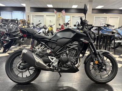 2025 Honda CB300R - Photo 3