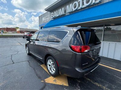 2020 Chrysler Pacifica — side profile view