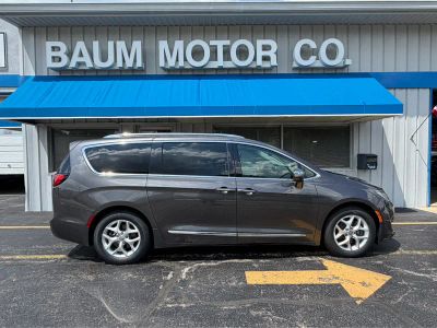 2020 Chrysler Pacifica — detail view