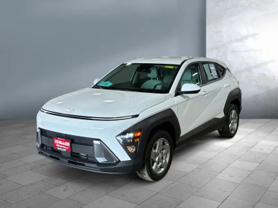 2025 Hyundai Kona — front three-quarter view
