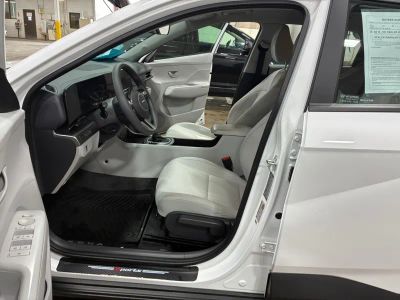 2025 Hyundai Kona — photo 9 view