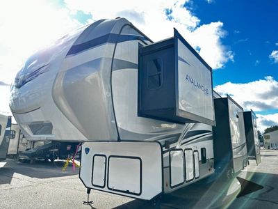 2023 Keystone RV Avalanche - Photo 2