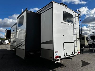 2023 Keystone RV Avalanche - Photo 4