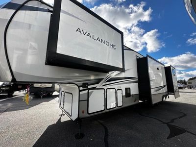 2023 Keystone RV Avalanche - Photo 8