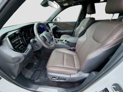 2025 Lexus TX — photo 16 view
