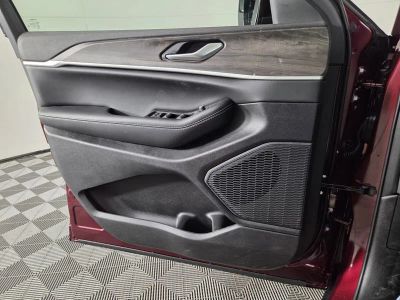 2026 Jeep Grand Cherokee — photo 13 view