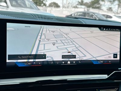 2025 BMW 5 Series — photo 13 view