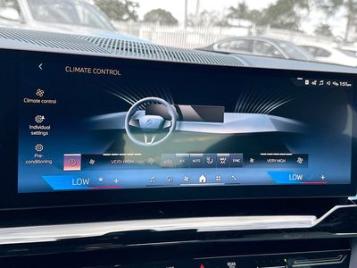 2025 BMW 5 Series — photo 15 view
