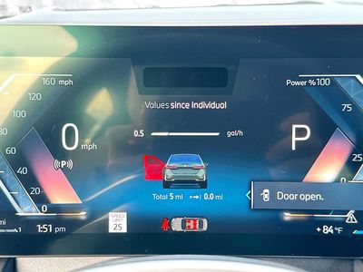 2025 BMW 5 Series — photo 11 view
