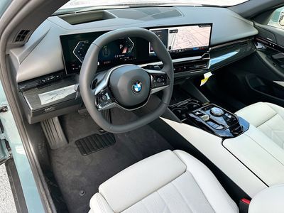 2025 BMW 5 Series — photo 9 view