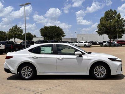 2026 Toyota Camry - Photo 3