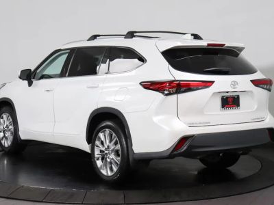 2023 Toyota Highlander - Photo 1