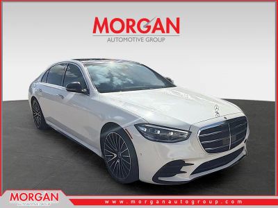2022 Mercedes-Benz S-Class S 580 in MANUFAKTUR Diamond White — front three-quarter view