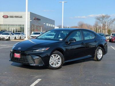 2026 Toyota Camry - Photo 2
