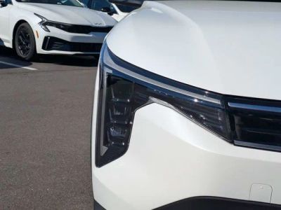 2025 Kia K4 — photo 8 view