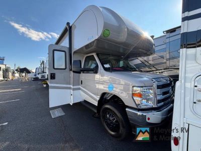 2026 Thor Motor Coach Chateau 31H — front three-quarter view