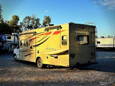 2014 Coachmen Concord - Photo 3