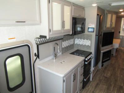 2023 Thor Motor Coach HURRICANE - Photo 11