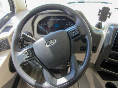 2023 Thor Motor Coach HURRICANE - Photo 3