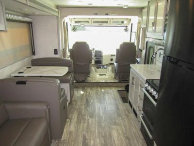 2023 Thor Motor Coach HURRICANE - Photo 4