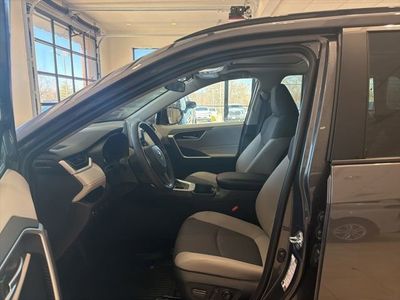 2025 Toyota RAV4 XLE - Photo 10