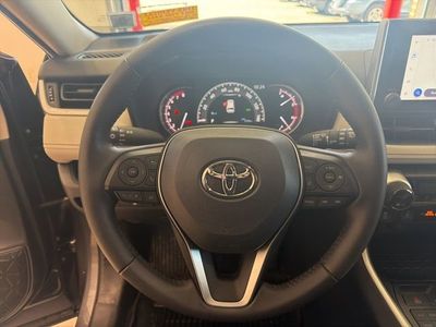 2025 Toyota RAV4 XLE - Photo 16