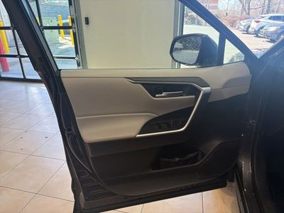 2025 Toyota RAV4 XLE - Photo 11