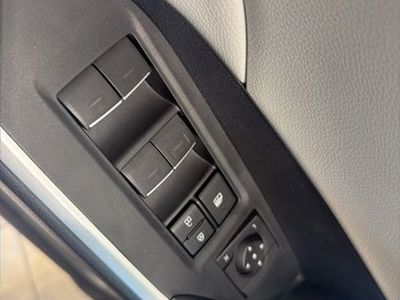 2025 Toyota RAV4 XLE - Photo 17