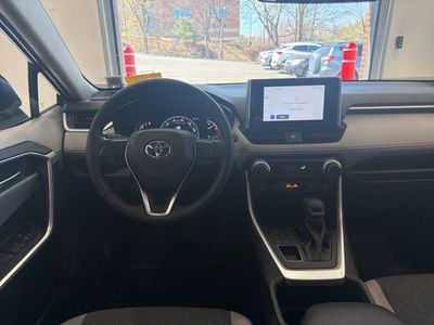2025 Toyota RAV4 XLE - Photo 18