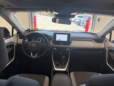 2025 Toyota RAV4 XLE - Photo 19