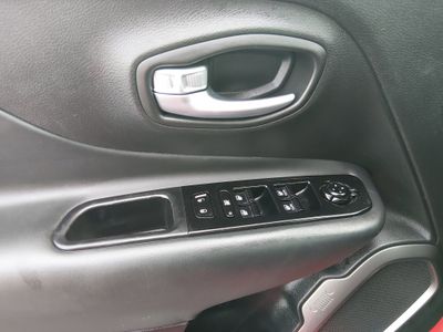 2022 Jeep Renegade - Photo 19