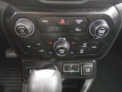 2022 Jeep Renegade - Photo 18