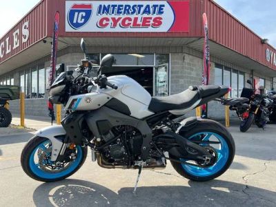 2025 Yamaha MT-10 — front three-quarter view