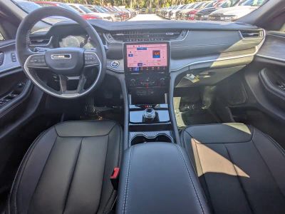 2025 Jeep Grand Cherokee — photo 13 view