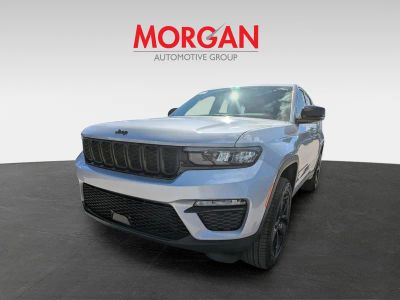 2025 Jeep Grand Cherokee — engine compartment view