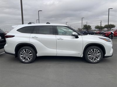 2026 Toyota Highlander Hybrid - Photo 4
