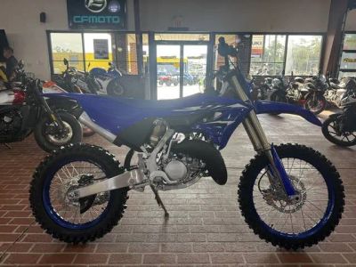 2026 Yamaha YZ125X — front three-quarter view